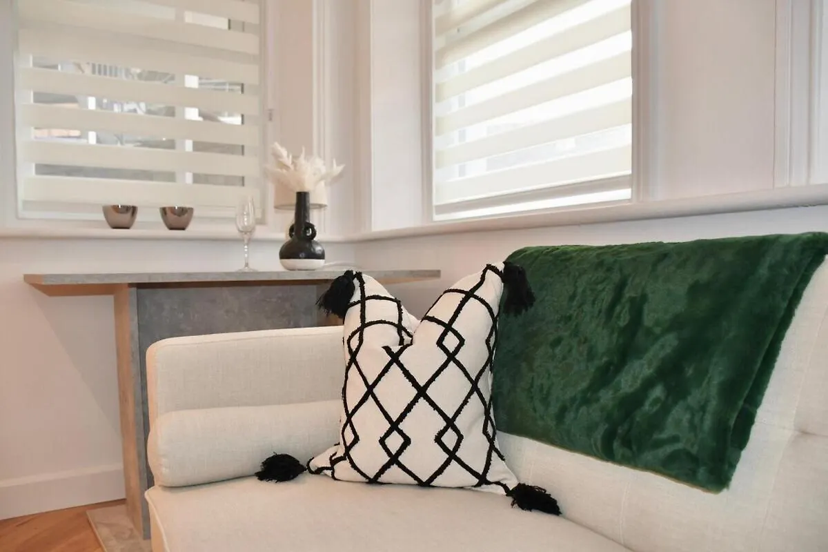 The Palm B4, The Kove, Bournemouth Beach Apartment